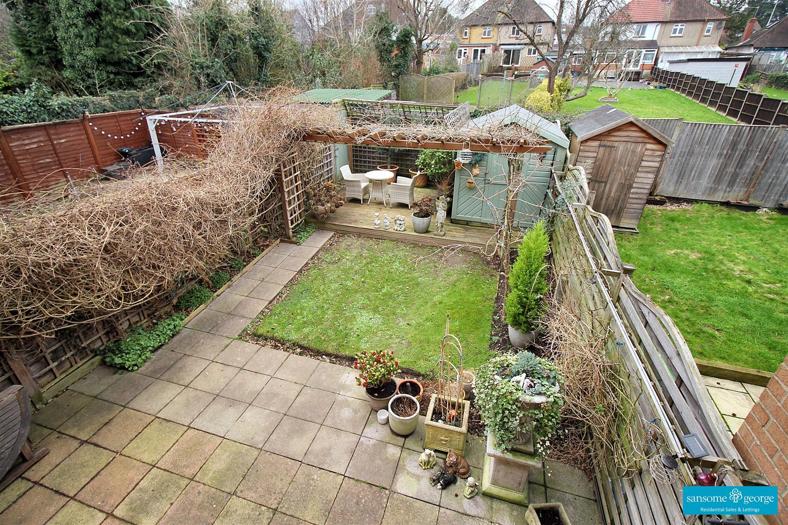 3 bed property in Barclay Road, Calcot